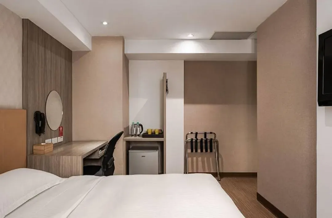 The Riverhotel International