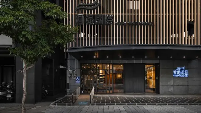 河堤國際商旅-陽台三人房(一大一小床)-3
