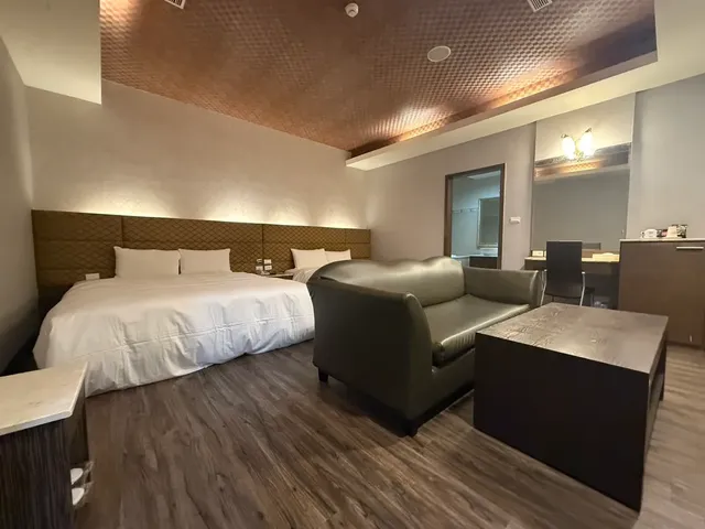 麗莎旅舘-豪華商務四人房-4