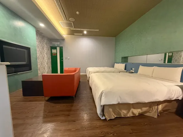 麗莎旅舘-豪華商務四人房-2