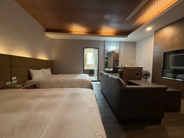 麗莎旅舘-豪華商務四人房-5
