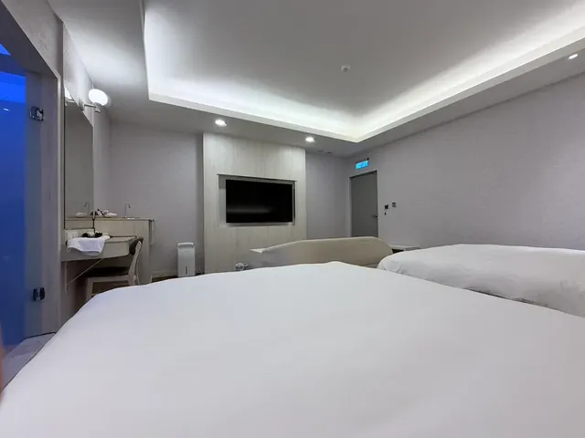 薇風精品汽車旅館 - 鳳山館-豪華商務四人房-8