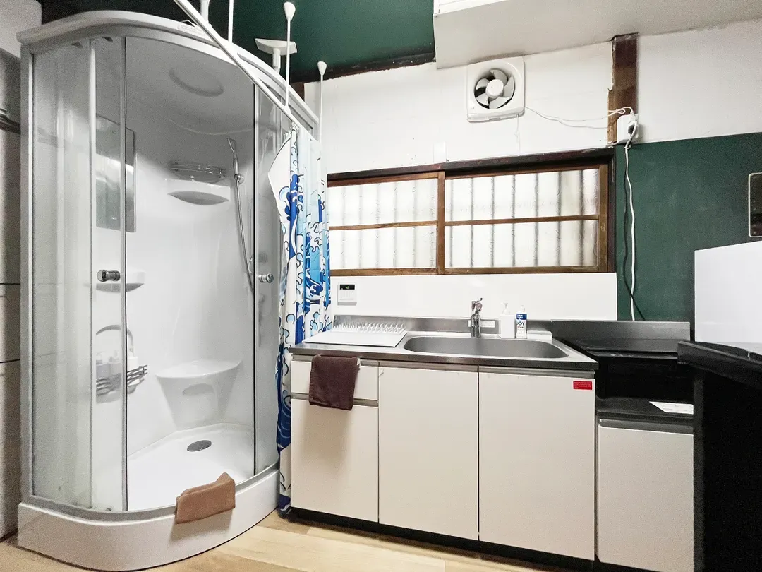 Yayoicho 1-Chome｜Private 2-Story House for 4｜11-min walk to Nishi-Shinjuku-gochome Station｜Direct 4-min to Shinjuku◎