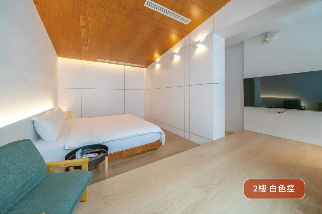 June June House｜Tainan Private Guesthouse with Elevator｜2–14 Guests Whole House or Room Rental