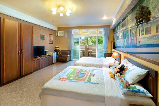 Jinge Bed and Breakfast-Steam Locomotive Railway View Suite (Standard Quadruple)-6