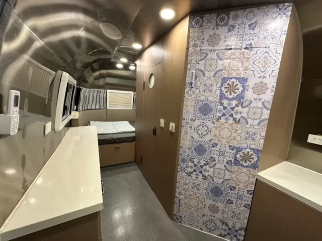 童露人露營區 |獨家8折起！ 豪華一泊一食再贈下午茶加獨立衛浴-【懶人露營】露營車（童趣號）-4