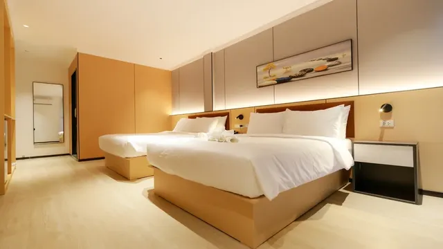 Banana Guesthouse South Pattaya-King Deluxe Balcony-1