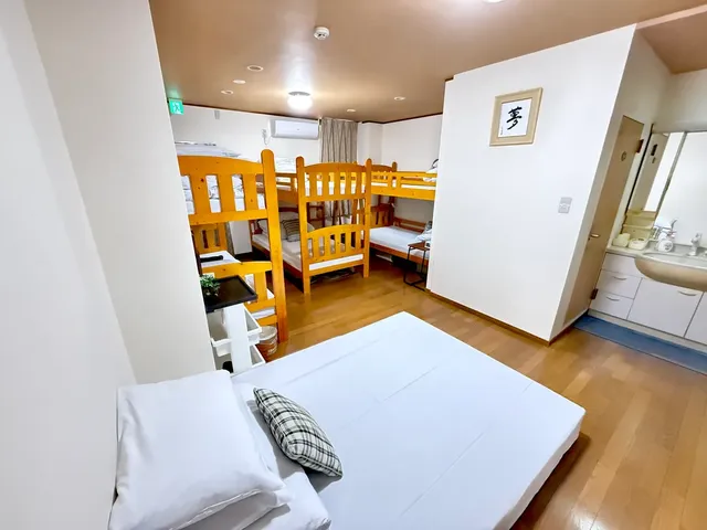 寝室①ダブルベッド利用時6名~