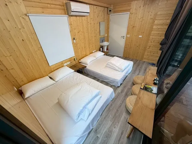 虹夕尖石免搭帳露營區｜獨家8折起！寵物友善、高海拔、鄰近青蛙石天空步道-【虹夕雲境】 組合屋 H3-1