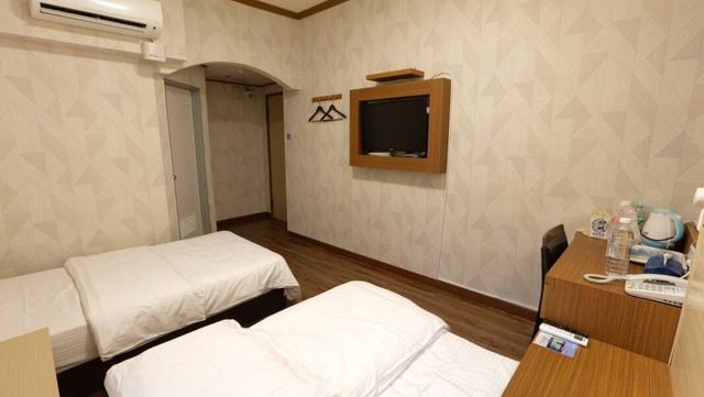 府城商旅文創新館|近台南大東夜市、全新裝潢-文創新館雙床房R205-3