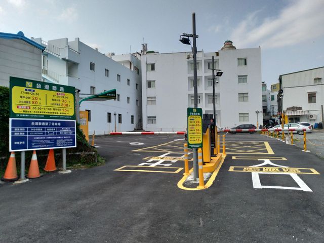 文藝復興墾丁大街民宿 | 室內公共空間自行車停放-3樓303小型標準雙人房(無窗)-5