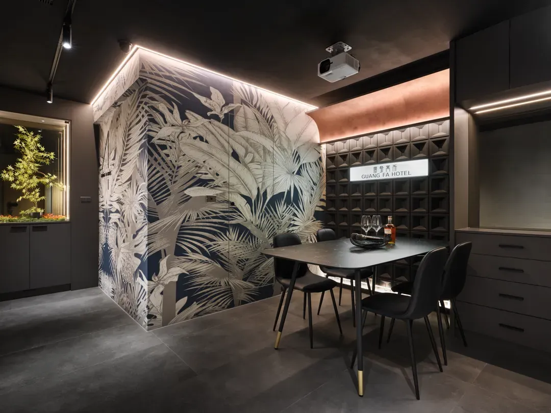 Miu Hostel x Bar Miu