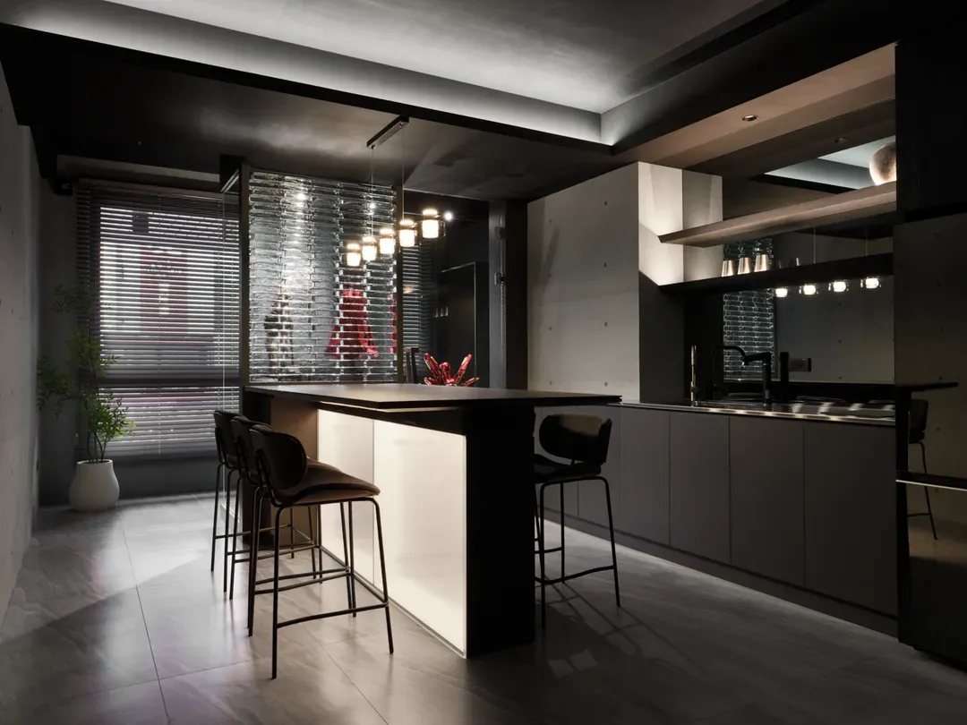 Miu Hostel x Bar Miu