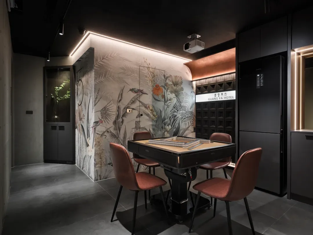 Miu Hostel x Bar Miu