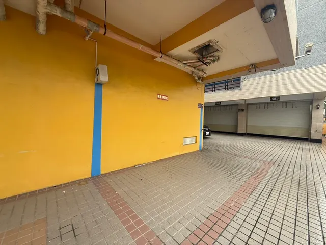 麗莎旅舘-豪華商務雙床房-12