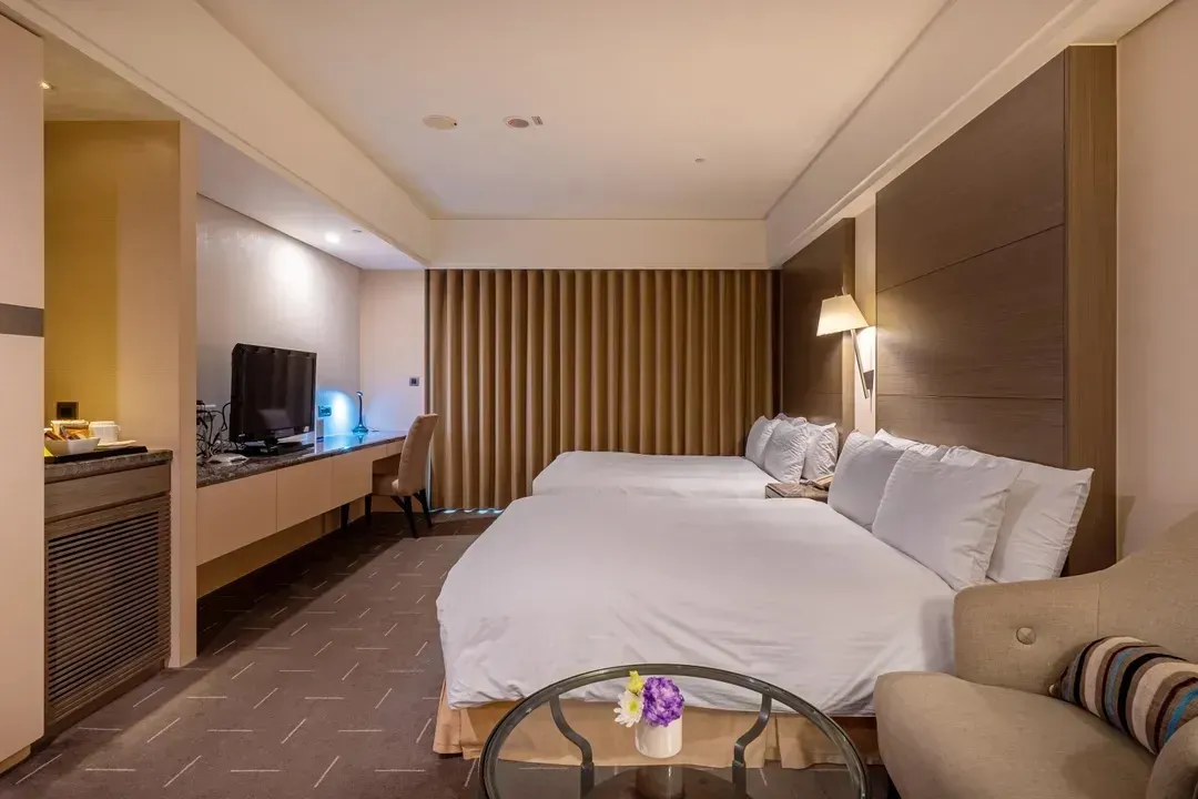 CHECK inn SELECT Taichung Dadun