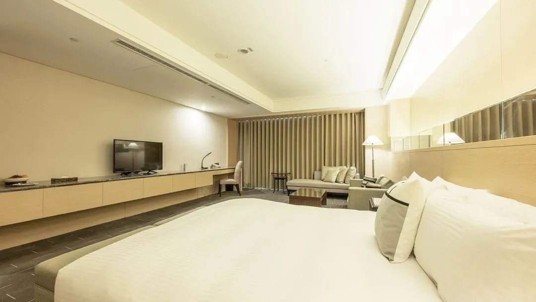 CHECK inn SELECT Taichung Dadun