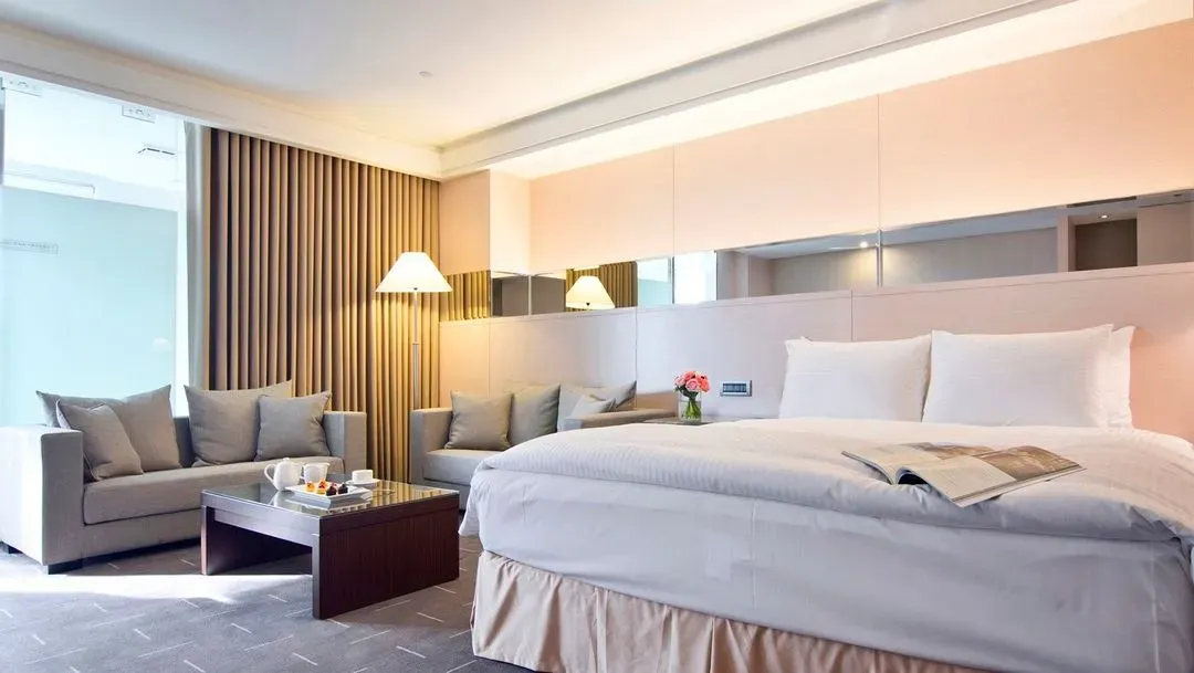 CHECK inn SELECT Taichung Dadun