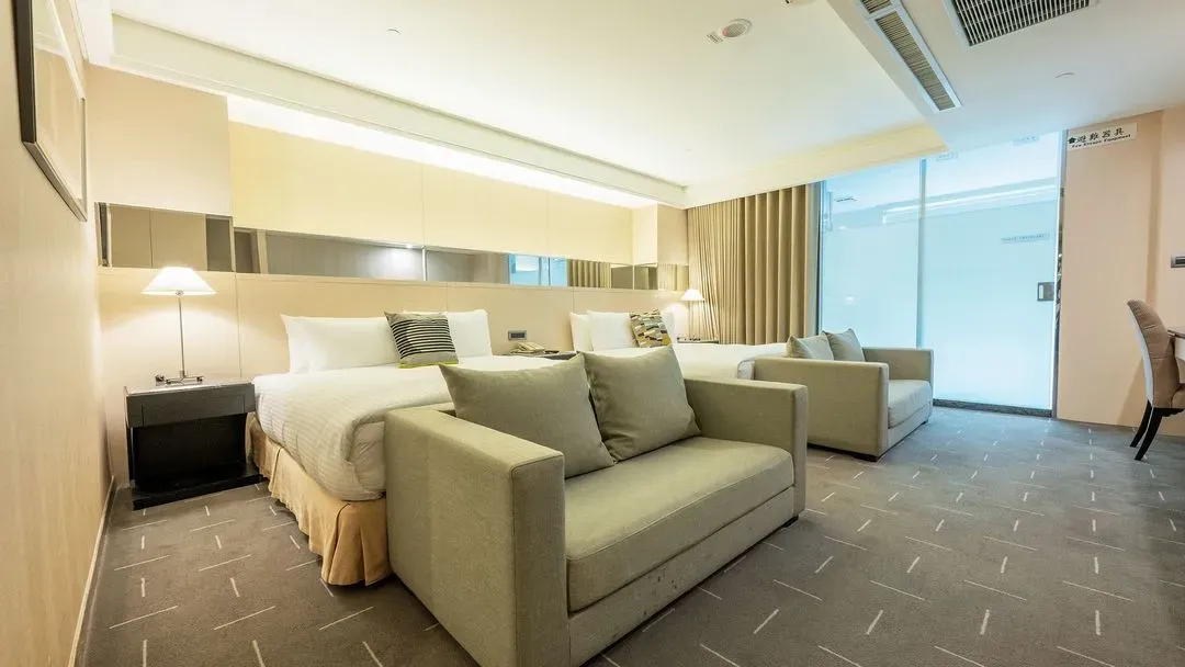 CHECK inn SELECT Taichung Dadun