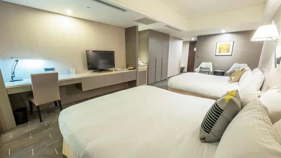 CHECK inn SELECT Taichung Dadun
