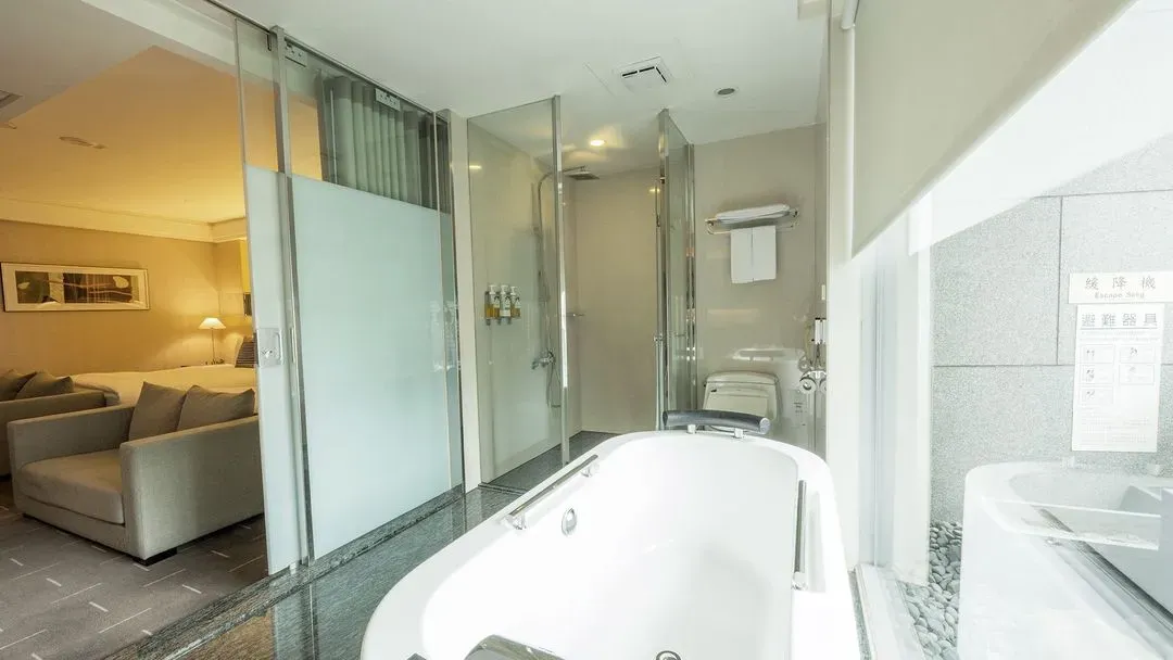 CHECK inn SELECT Taichung Dadun