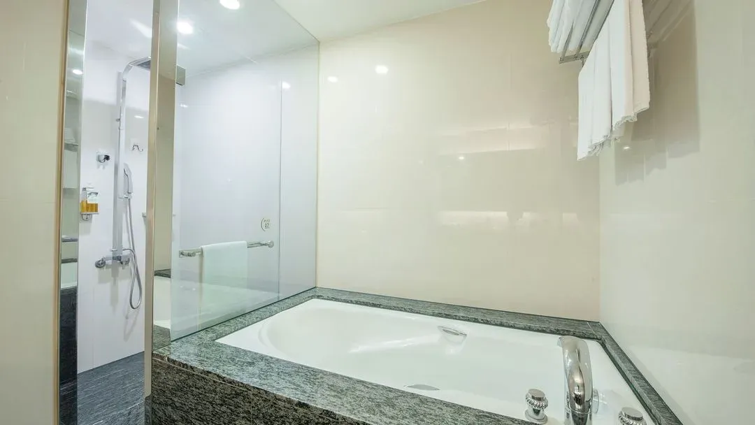 CHECK inn SELECT Taichung Dadun