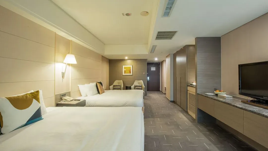 CHECK inn SELECT Taichung Dadun