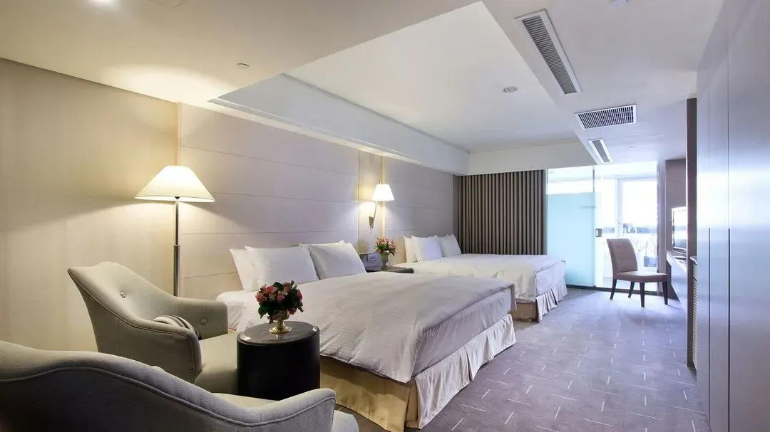 CHECK inn SELECT Taichung Dadun