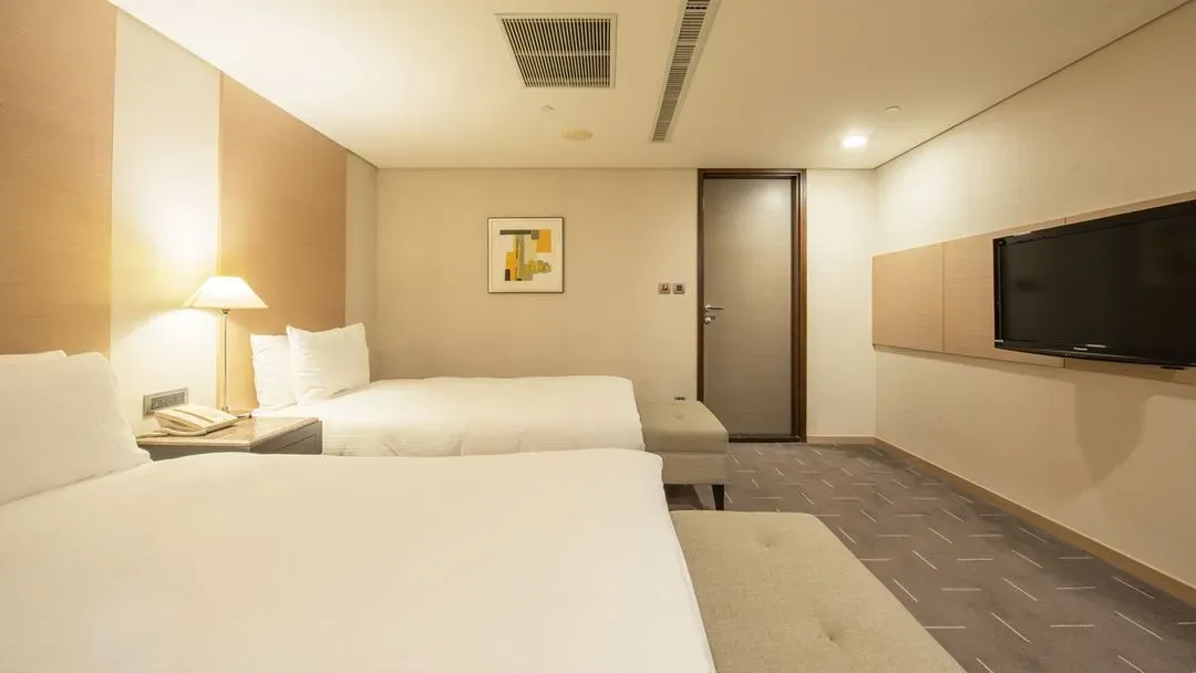 CHECK inn SELECT Taichung Dadun