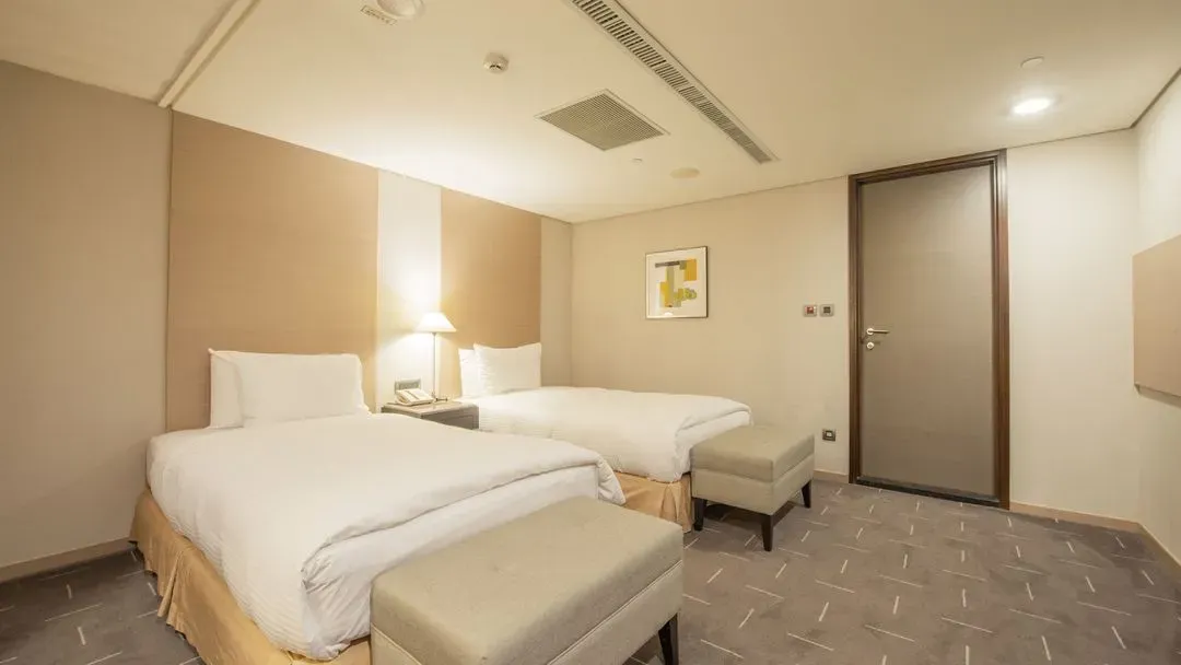 CHECK inn SELECT Taichung Dadun