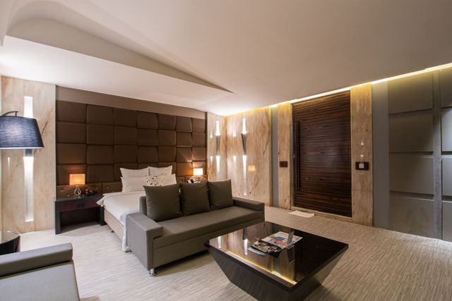 六星-中壢館 | 鄰近中壢觀光夜市-豪華雙人房(無KTV)｜含早餐-5