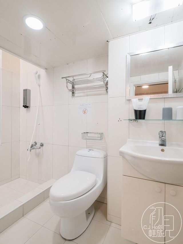 CJ ホテル｜オプションの数量限定ロフトルーム-Duplex Apartment Double Room-9