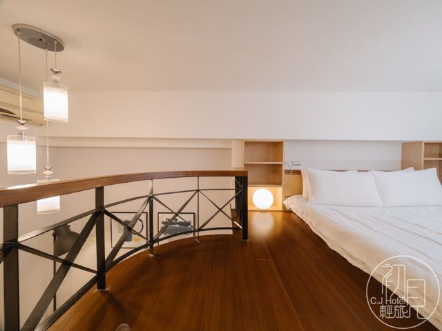 CJ ホテル｜オプションの数量限定ロフトルーム-Duplex Apartment Double Room-2