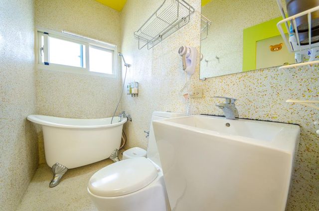 sunshine house-Family Room-3