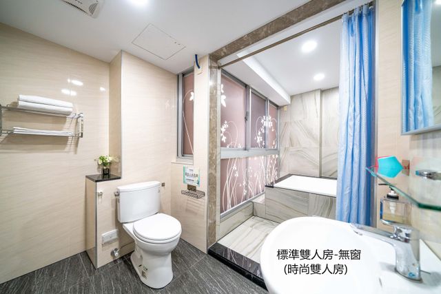 Tainan Fun Family Slide Elevator Bed and Breakfast | Near Chihkan Tower, Family Room with Slide-Fashion Standard Double Room-3