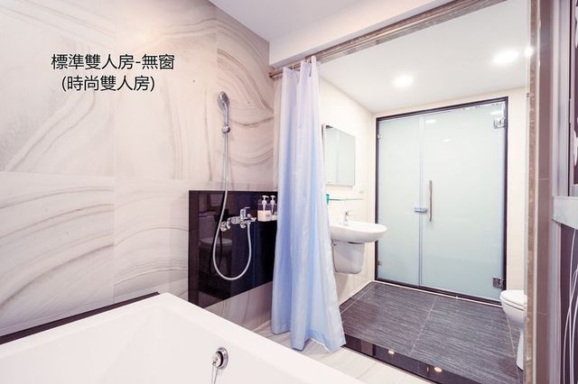 Tainan Fun Family Slide Elevator Bed and Breakfast | Near Chihkan Tower, Family Room with Slide-Fashion Standard Double Room-8