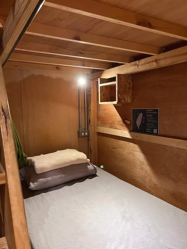 TAINAN YUNQI HOSTEL-mixed dormitory room with shared bathroom-3