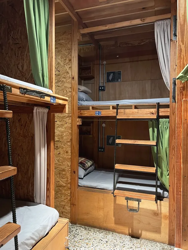 TAINAN YUNQI HOSTEL-mixed dormitory room with shared bathroom-8