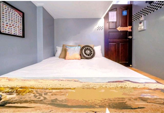 1955 kids friendly BnB-Cars family room-4