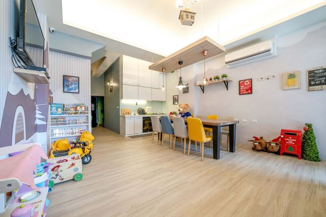 1955 kids friendly BnB-Baby ball quadruple room-5