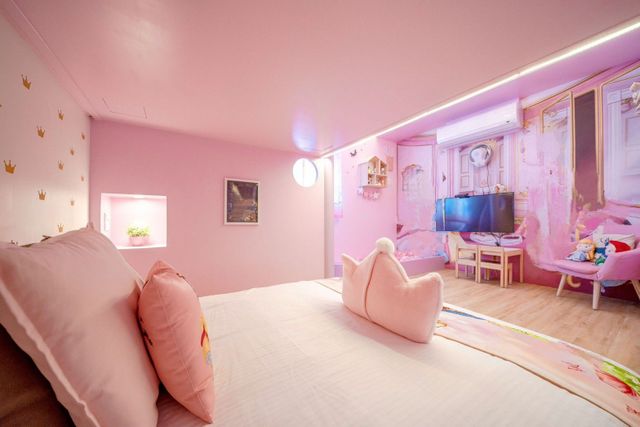 1955 kids friendly BnB-Princess Quadruple Room-4