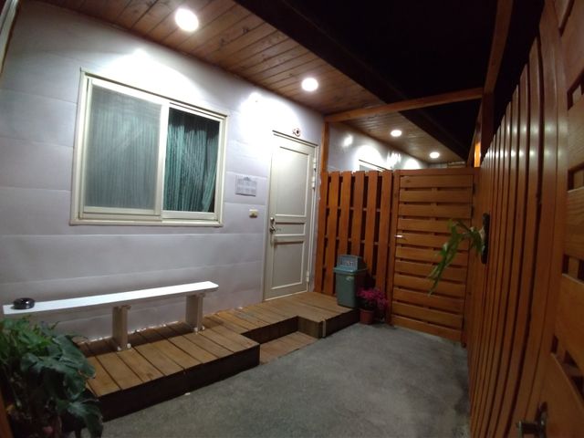 文藝復興墾丁大街民宿 | 室內公共空間自行車停放-庭院小屋雙大床房(2-4人)-6