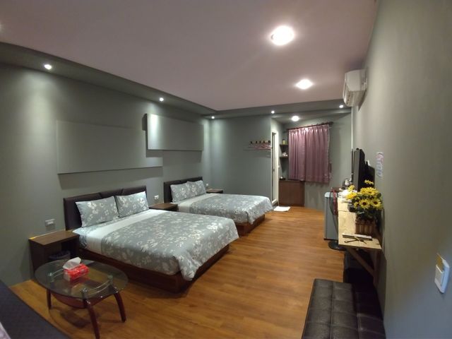 文藝復興墾丁大街民宿 | 室內公共空間自行車停放-庭院小屋雙大床房(2-4人)-3