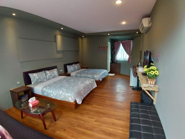 文藝復興墾丁大街民宿 | 室內公共空間自行車停放-庭院小屋雙大床房(2-4人)-2