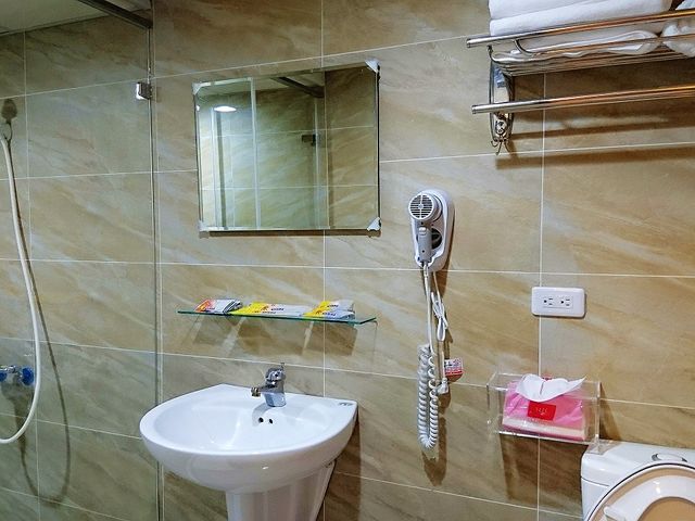 펑 클랜 베어 홈  (Feng clan bear home)-F6D2N(New and exquisite family 6 people room) (2 rooms, 2 bathrooms, 1 living room) Taichung Fengjia Night Market Accommodation-4