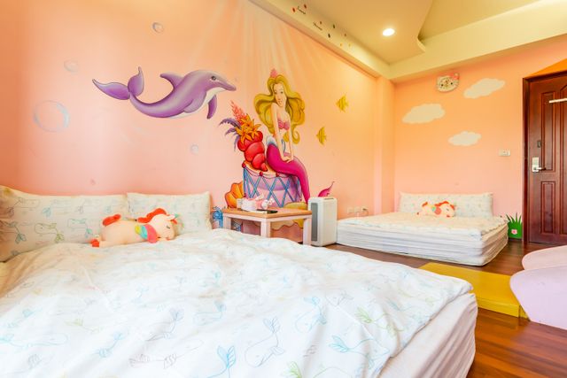 Funny Eggs Guest House-Comfort Quad Room with Bathtub-Princess Castle-2