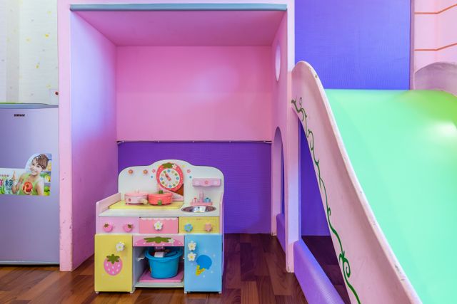 Funny Eggs Guest House-Comfort Quad Room with Bathtub-Princess Castle-7
