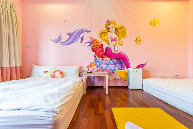 Funny Eggs Guest House-Comfort Quad Room with Bathtub-Princess Castle-1