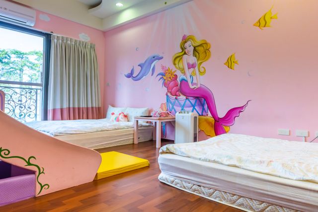 Funny Eggs Guest House-Comfort Quad Room with Bathtub-Princess Castle-3