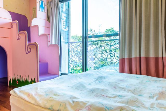 Funny Eggs Guest House-Comfort Quad Room with Bathtub-Princess Castle-5